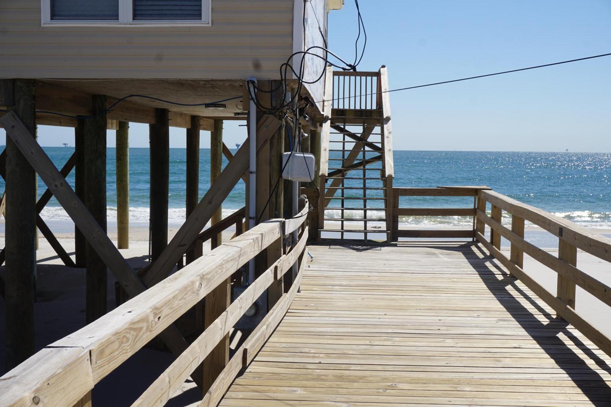 Marisol - Pet Friendly And Gulf Front! Enjoy The Large Deck With Amazing Views! Home Dauphin Island Exterior foto